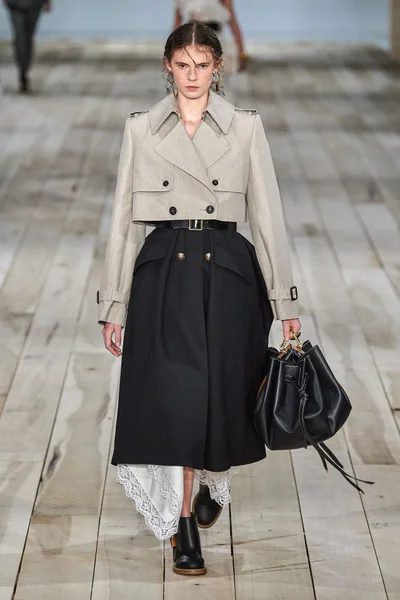 Look 16